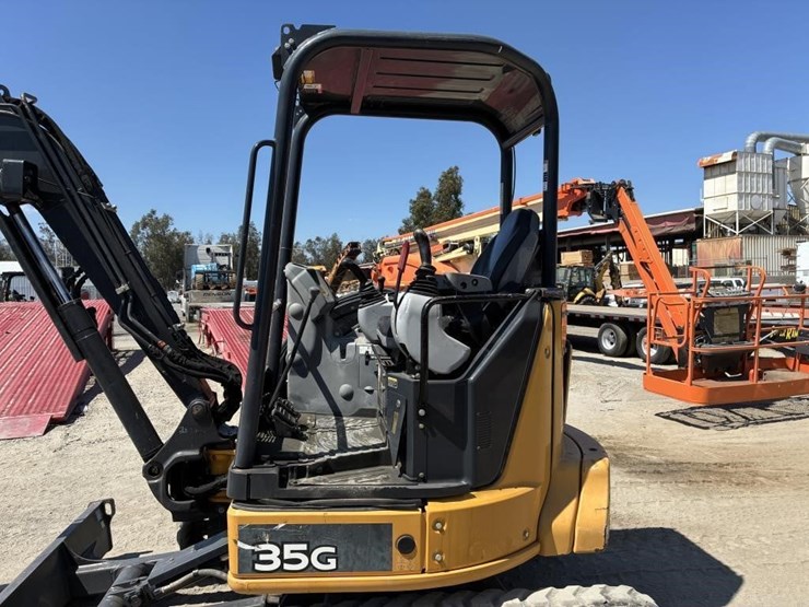 2020-deere-35g-image-18