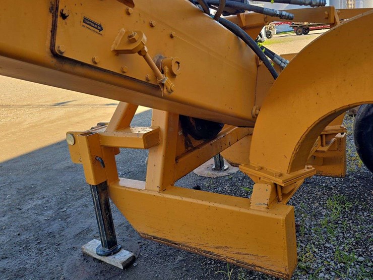 hurricane-side-arm-ditcher,-3pt,-big-1000pto,-3-hyd.-remotes,-rear-dolly-wheels,-side-counter-weight-image-12
