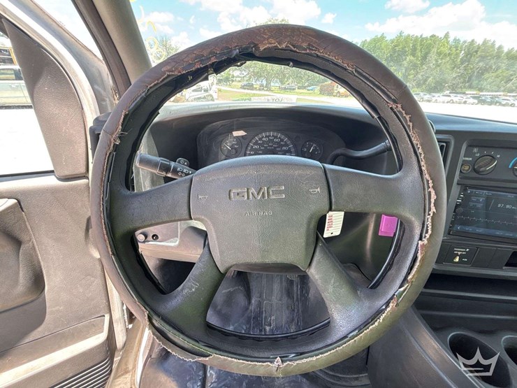 2005-gmc-2500-image-12