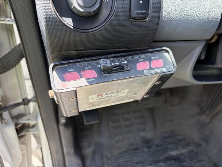 2011-ford-f550-image-32