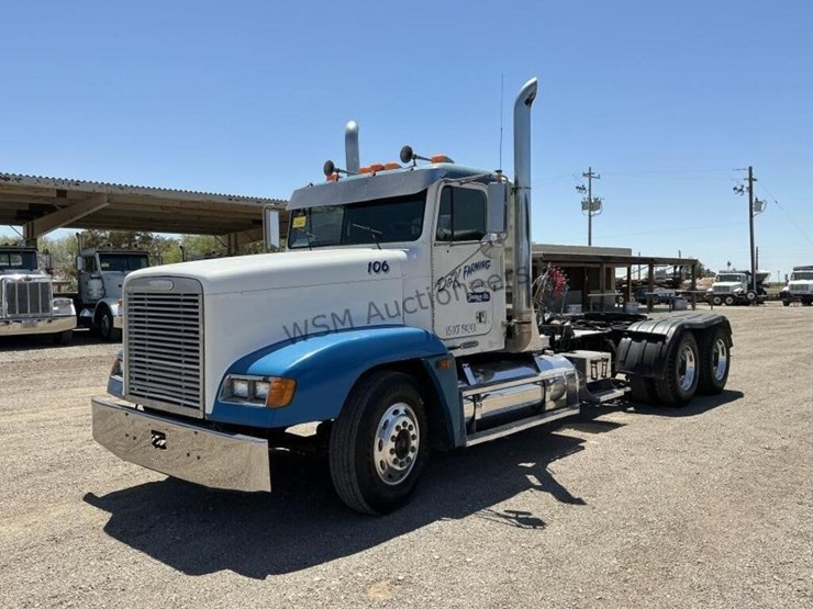 2000-freightliner-fld120-image-1