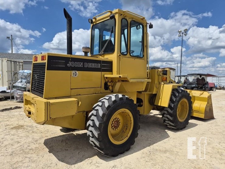 1989-deere-344e-image-3