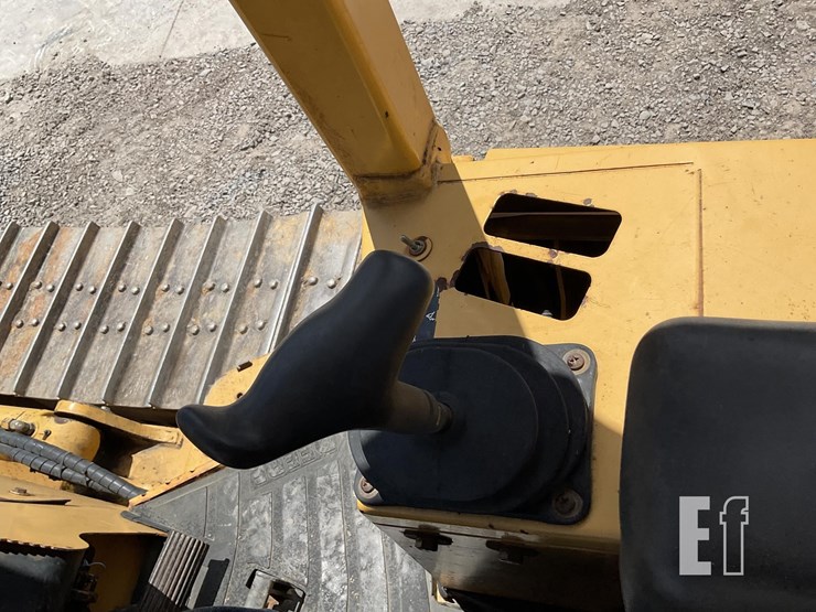 2004-deere-700h-image-13