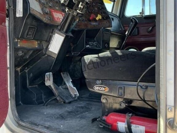 1999-peterbilt-379-image-22