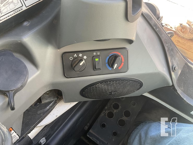2022-bobcat-t870-image-15