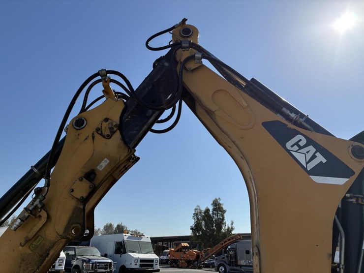 2014-caterpillar-430e-image-15