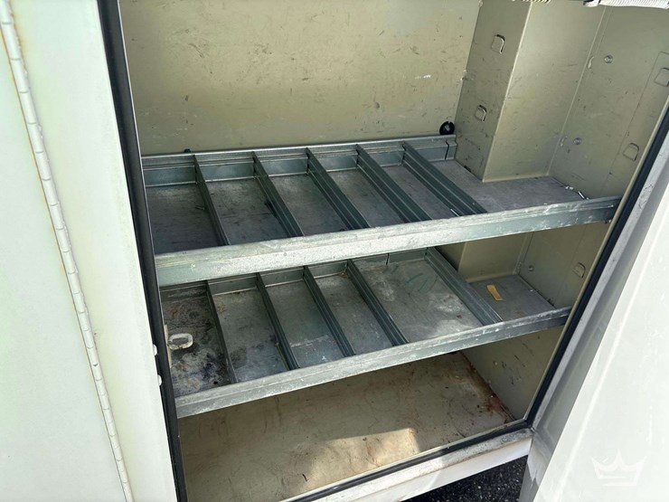 2004-chevrolet-express-3500-enclosed-service-van-image-24
