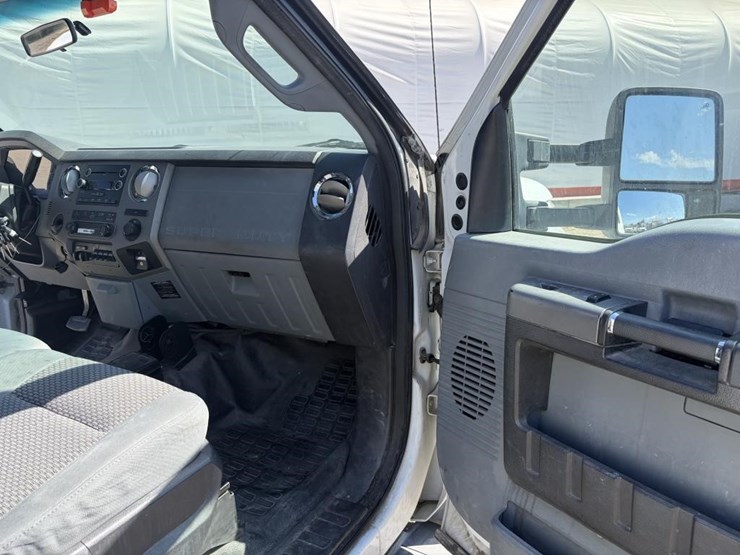 2011-ford-f550-image-10