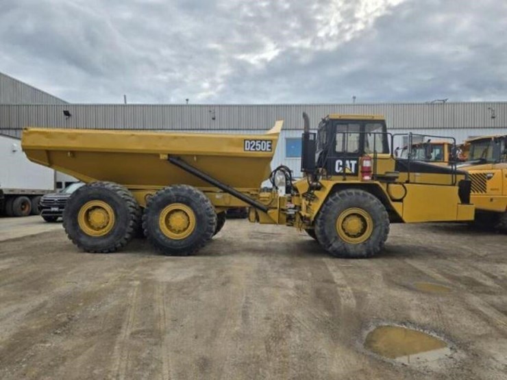1996-caterpillar-d250e-image-5