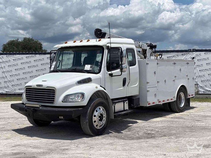 2017-freightliner-m2-106-image-2