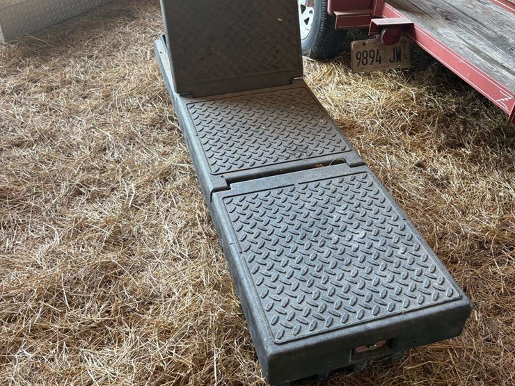 hard-plastic-tool-box-image-2