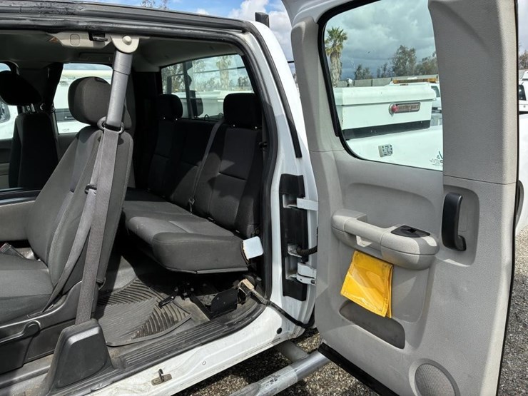 2012-gmc-sierra-2500-image-12