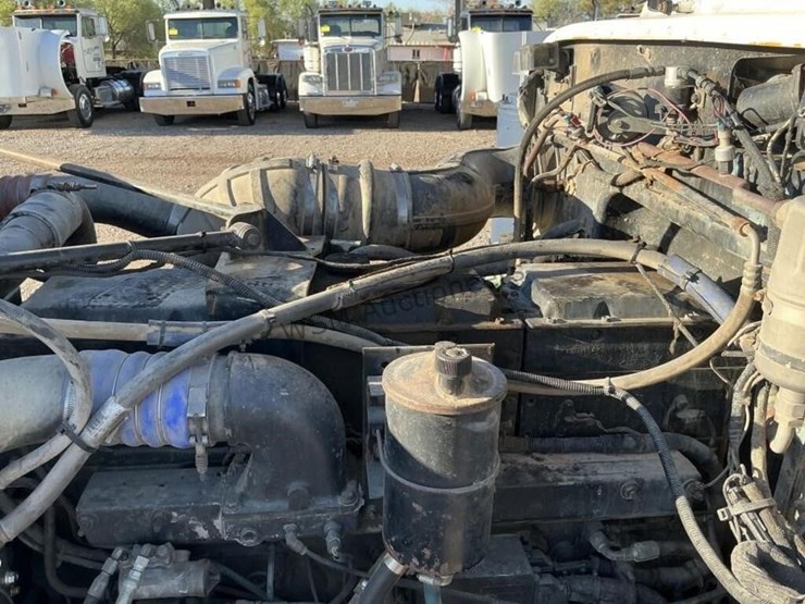 1995-peterbilt-379-image-14