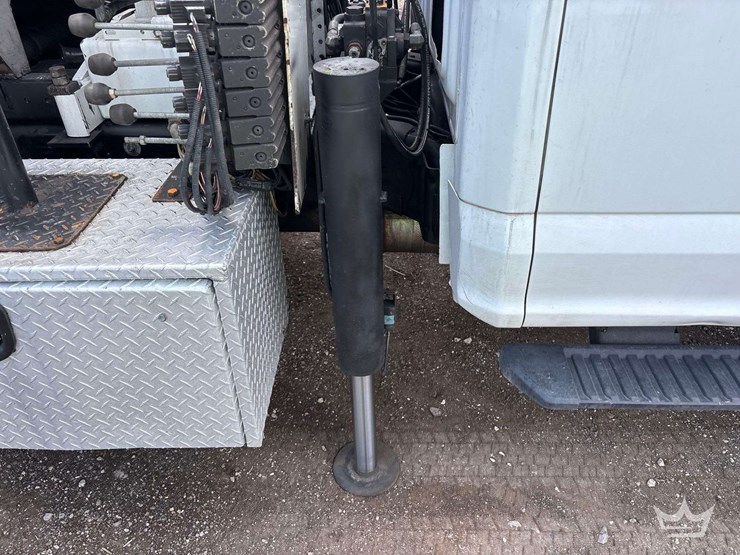 2017-ford-f550-image-28