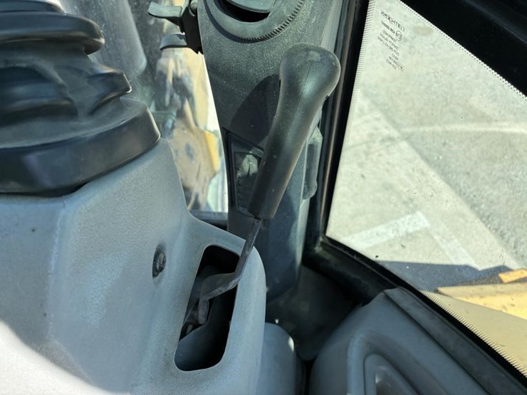 2014-caterpillar-430e-image-45