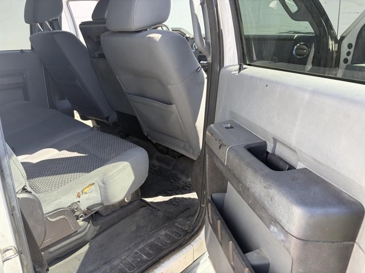 2011-ford-f550-image-11