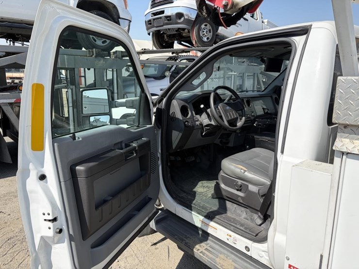 2012-ford-f550-image-17