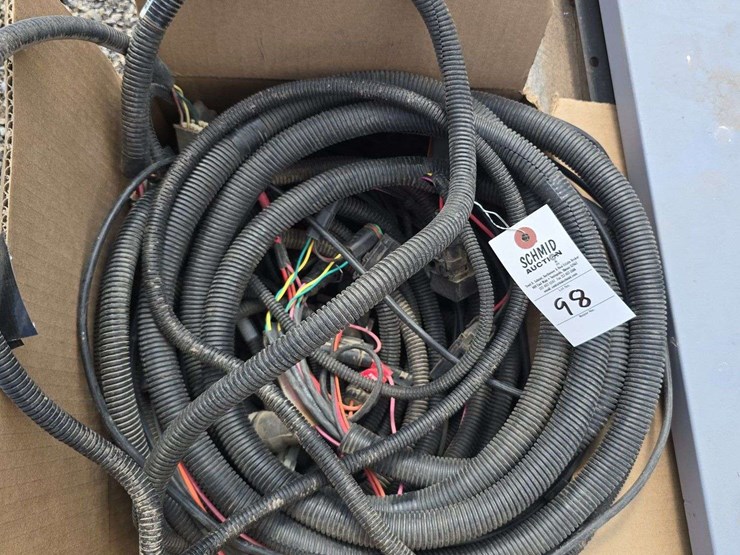 agleader-paradyne-receivers-with-rtk-unlock-and-wiring-harness,-came-off-an-8000-deere-series-image-2