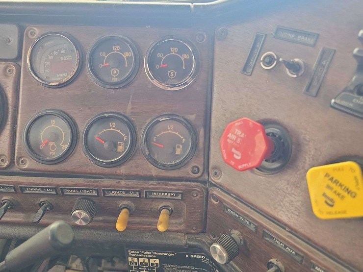 1991-freightliner-semi,-wet-kit,-9-speed,-air-brakes,-twin-fuel-tanks,-aluminum-ris,-ss-fenders,-11r24.5,-detroit-diesel-60-series,-air-slide-5th-wheel,-vin--1fuvdseb5lh392980-image-18