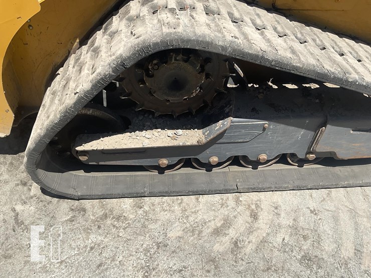 2024-deere-317g-image-10