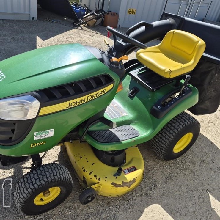 JOHN DEERE D110