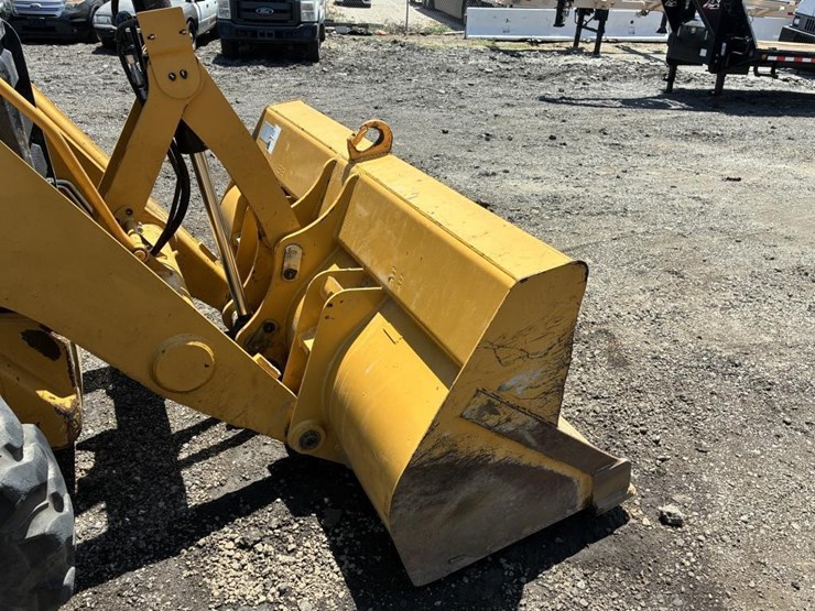 2022-caterpillar-430-image-9