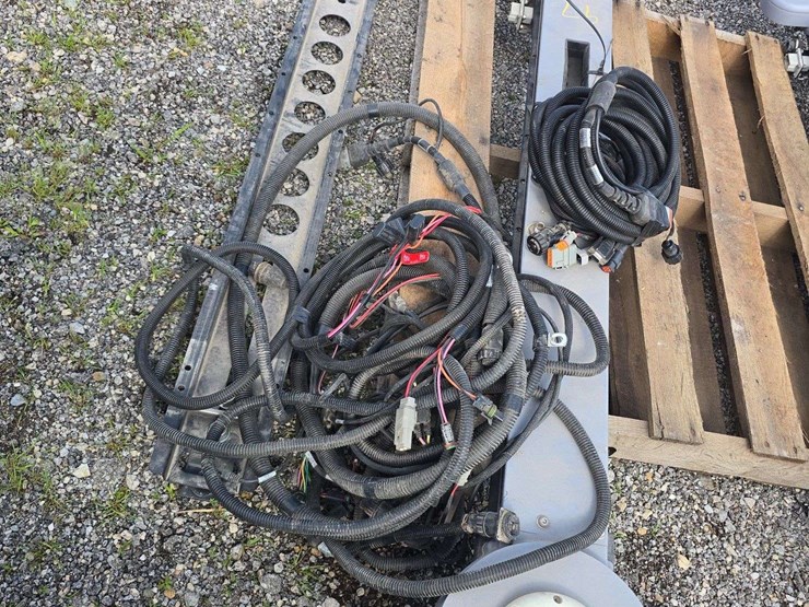 agleader-paradyne-receivers-with-rtk-unlock-and-wiring-harness,-came-off-an-8000-deere-series-image-2