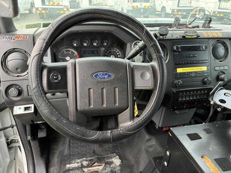 2012-ford-f550-image-16