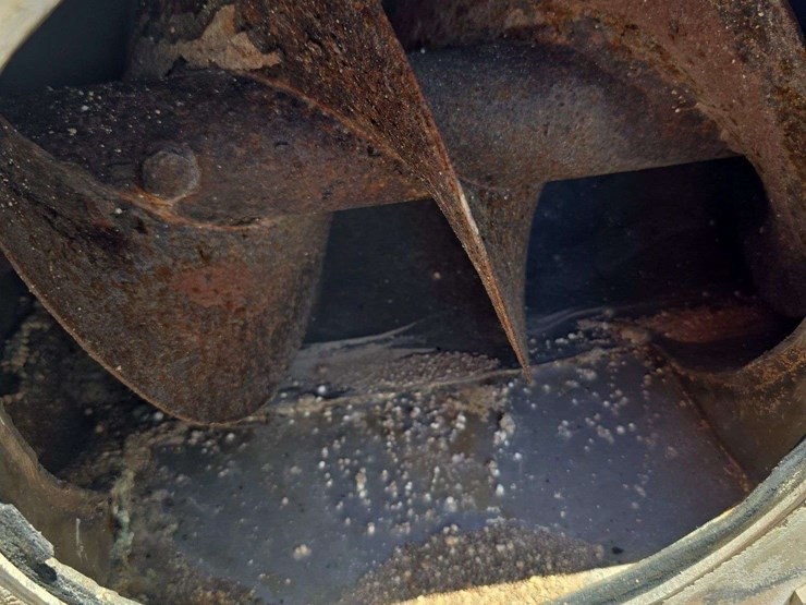 12-ton-adams-fertilizer-tender-on-running-gear,-used-last-fall,-hyd.-drive-controls,-2-compartments,-roll-tarp-image-15
