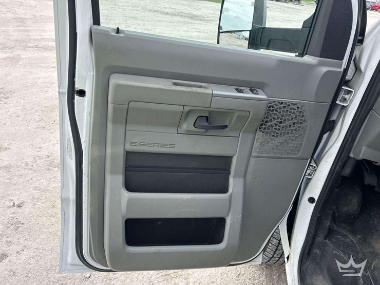 2019-ford-e350-image-14