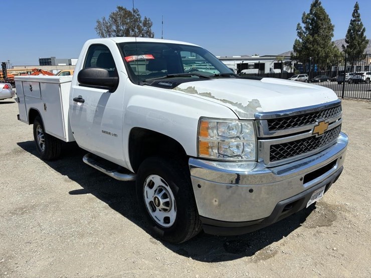2012-chevrolet-silverado-2500-image-2