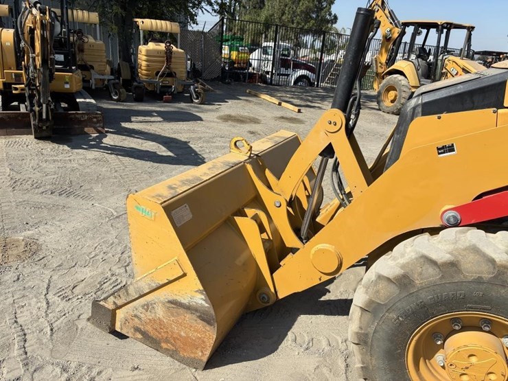 2022-caterpillar-430-image-9