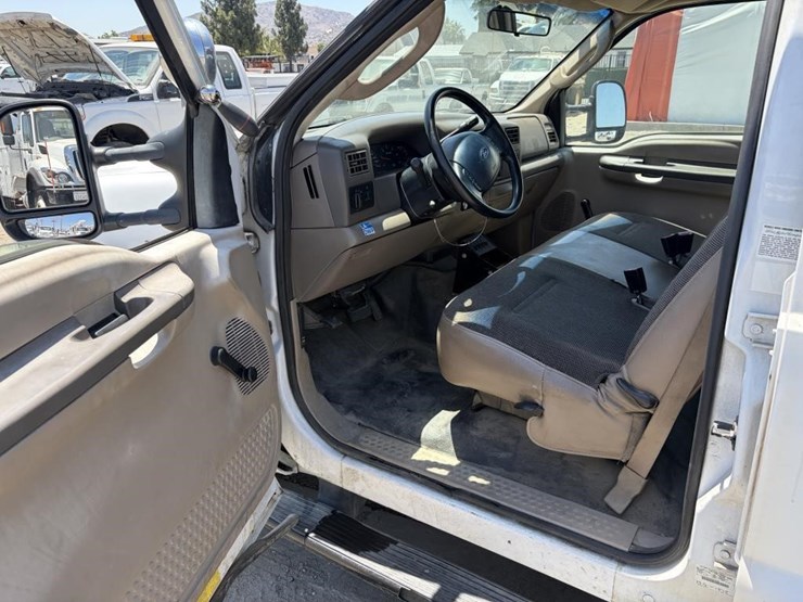 2004-ford-f350-xl-image-13