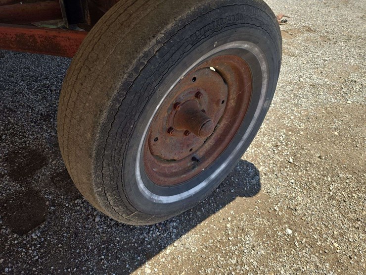 12-ton-adams-fertilizer-tender-on-running-gear,-used-last-fall,-hyd.-drive-controls,-2-compartments,-roll-tarp-image-18
