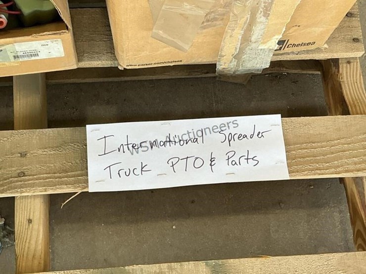 international-spreader-truck-pto-&-parts-image-7