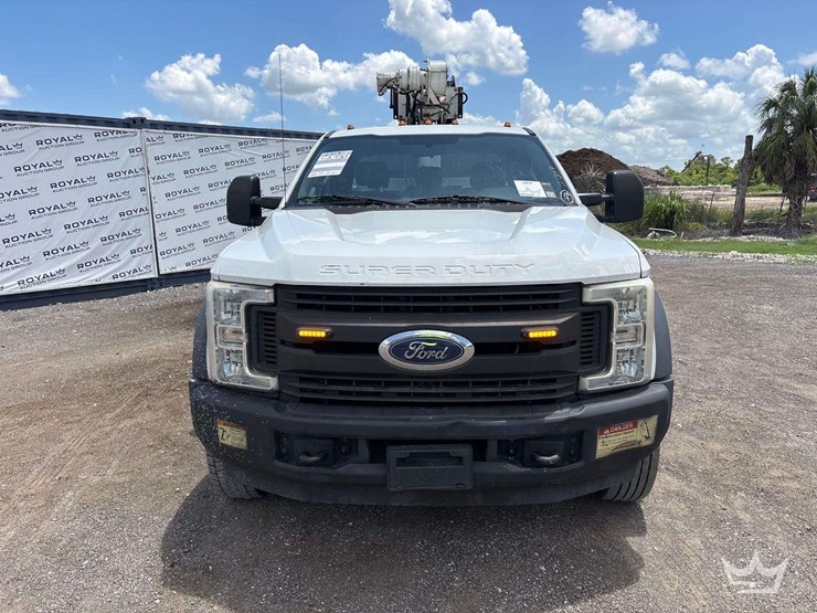 2017-ford-f550-image-34