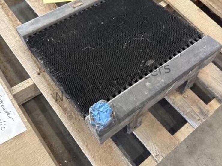 versa-spreader-trailer-hydraulic-fluid-radiator-image-5