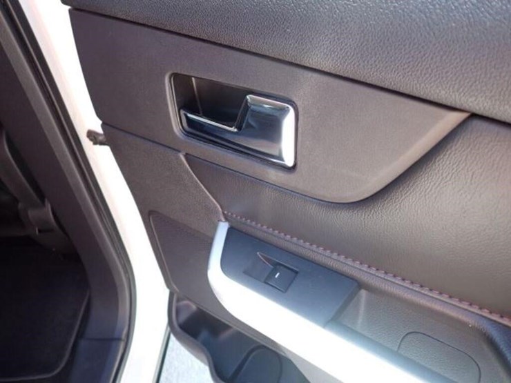 2011-ford-edge-image-47