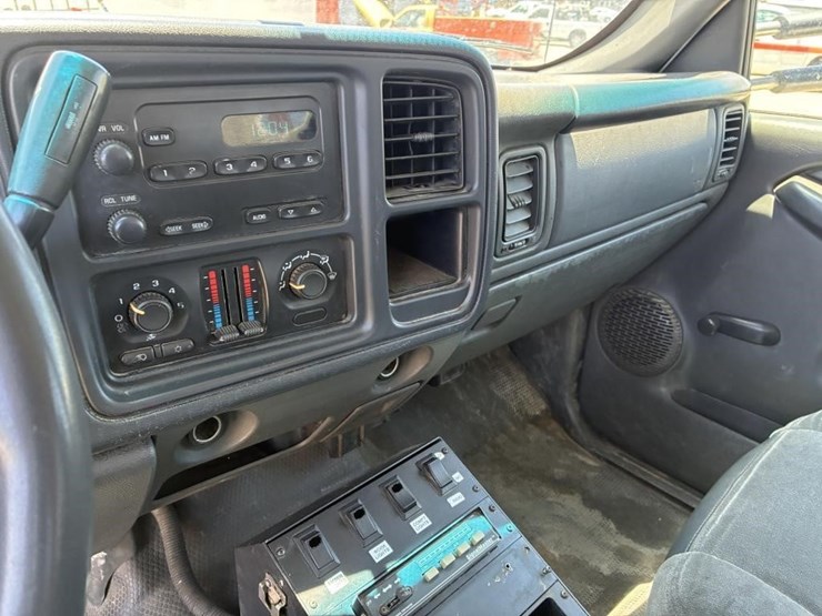 2005-chevrolet-silverado-3500-image-18