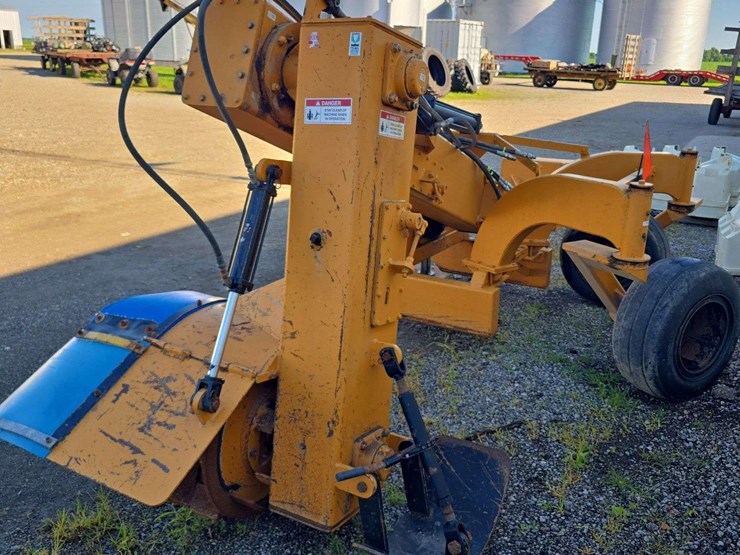 hurricane-side-arm-ditcher,-3pt,-big-1000pto,-3-hyd.-remotes,-rear-dolly-wheels,-side-counter-weight-image-5
