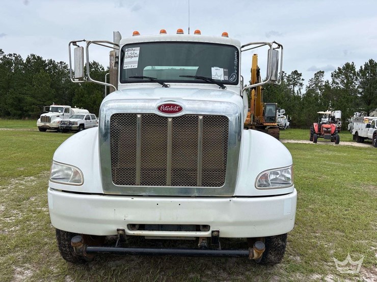 2017-peterbilt-337-image-54