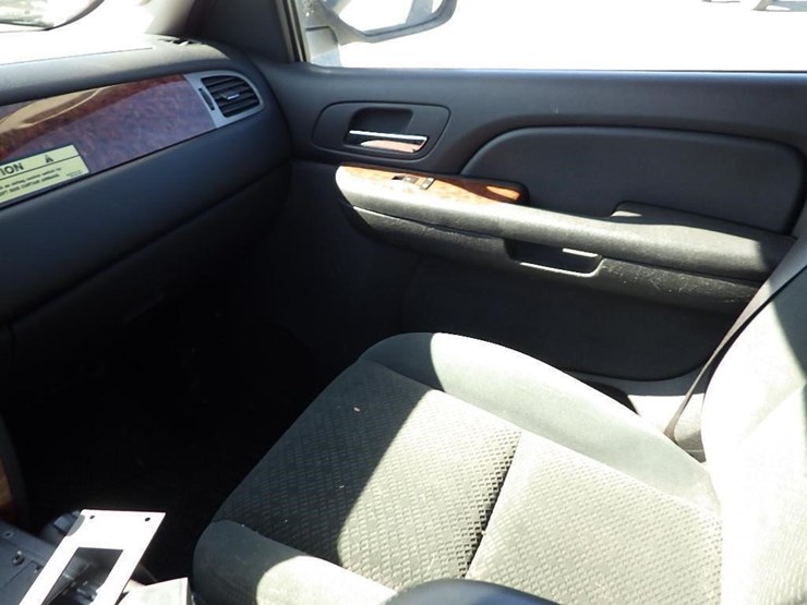 2008-chevrolet-tahoe-image-34
