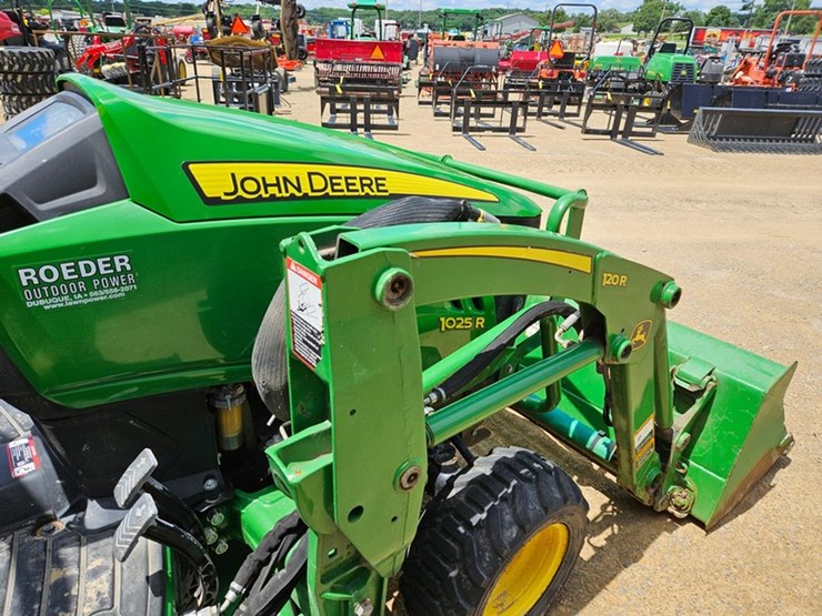 john-deere-1025r-image-25