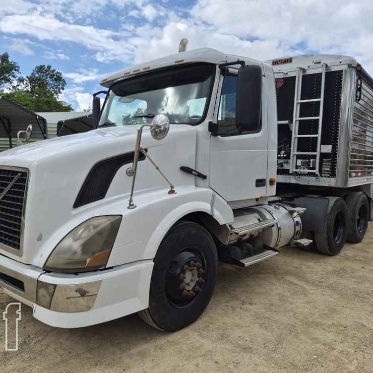 2006 VOLVO VNL64T300
