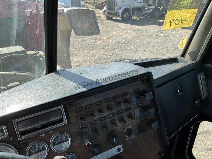 1998-peterbilt-379-image-22