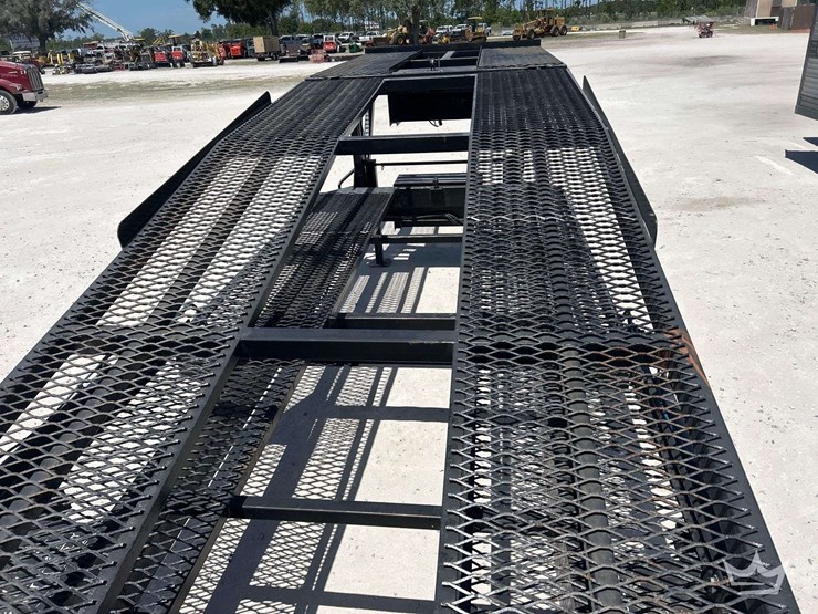 2020-kaufman-47ft.-gooseneck-tri-axle-car-hauler-trailer-image-12
