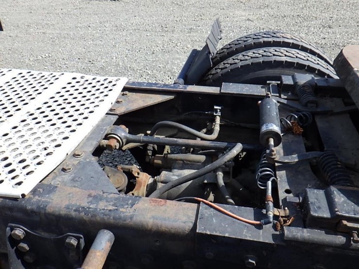 2000-kenworth-w900b-image-11
