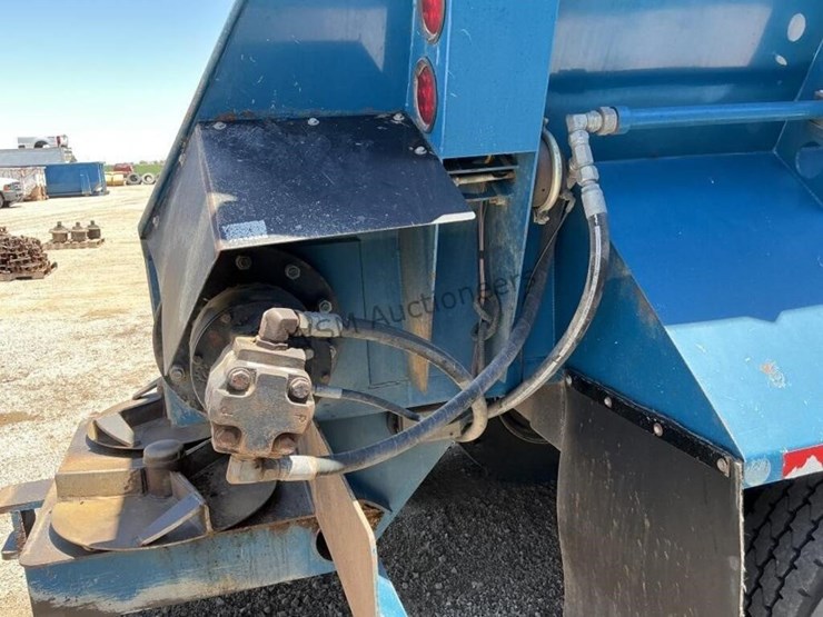 2020-versa-v-bottom-spreader-trailer-image-15