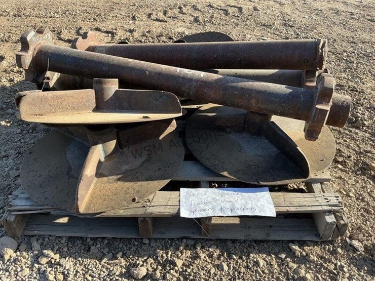 pallet-of-drive-shafts-&-spinners-for-spreader-image-7