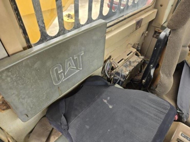 1996-caterpillar-d250e-image-40